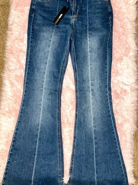 Fashion Nova Mid-High Rise Flared Jeans - Blue Wash